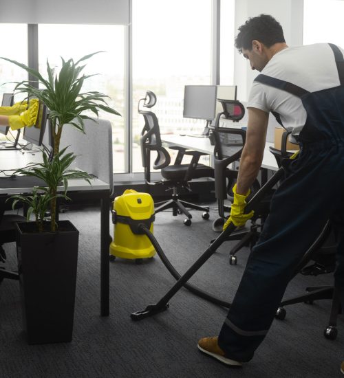 full-shot-people-cleaning-office